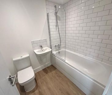 4 bedroom detached house to rent - Photo 6