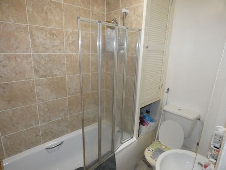 1 bed Apartment - To Let - Photo 5