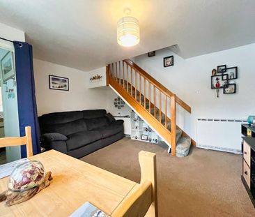 2 bedroom end of terrace house to rent - Photo 1