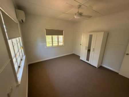 Wheel chair friendly 4 bedroom home - Photo 5