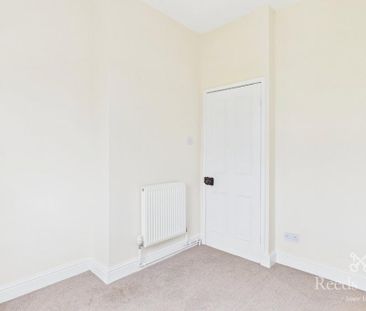 2 bedroom semi-detached house to rent - Photo 3