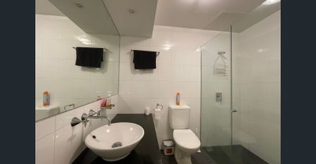 Stylish Furnished Studio Apartment in the Heart of the City - Photo 5