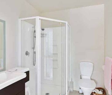 Easy care three bedrooms modern house - Photo 1