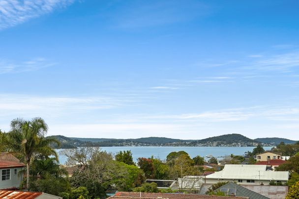 As new luxury apartment in Point Frederick - Photo 1