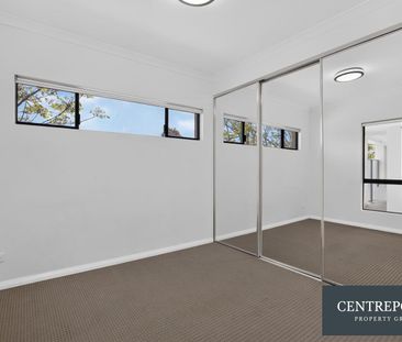 Modern 1st Floor, 2 Bedroom, 2 Bathroom Apartment - Photo 3
