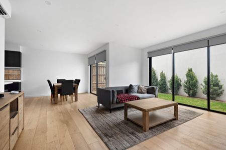 Contemporary Coastal Perfection - Photo 5