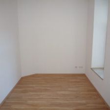 Bergstr. 9, Wohnung 1 ~~~ Balkon, Haus mit Aufzug, Bad mit Wanne und Dusche, Gäste-WC, Abstellraum, Pkw-Stellplatz - Photo 1