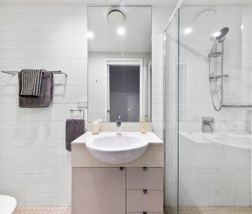 Bay-side Estate Living - Photo 4