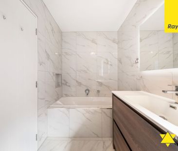 Modern Fully Furnished Family Home in Te Atatu South - Photo 1