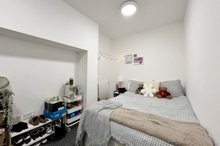 5 bedroom flat to rent - Photo 2
