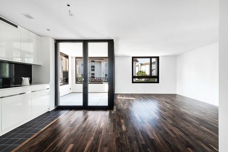 Moderne und lichtdurchflutete Wohnung - Foto 2