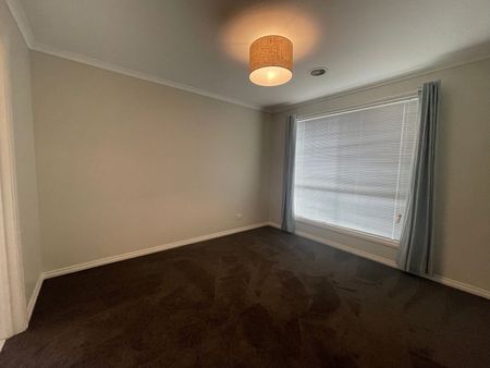 Stunning 3-Bedroom Home in South Morang - Photo 5