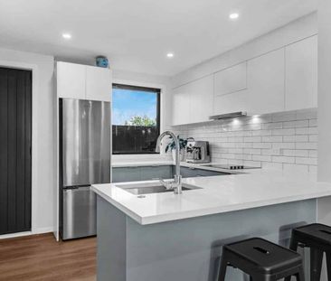 Modern 3-bedrooms, 2-bathrooms, with Private Outdoor Space! - Photo 2