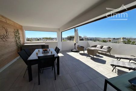Superbe Appartement T3 Duplex avec petite vue mer et grande terrasse - Photo 3