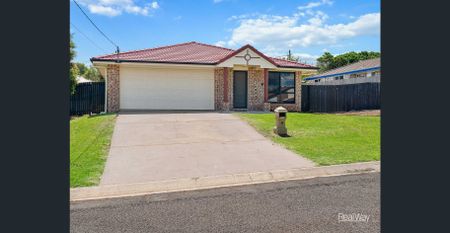 Charming Family Home in Wilsonton Heights - Photo 2