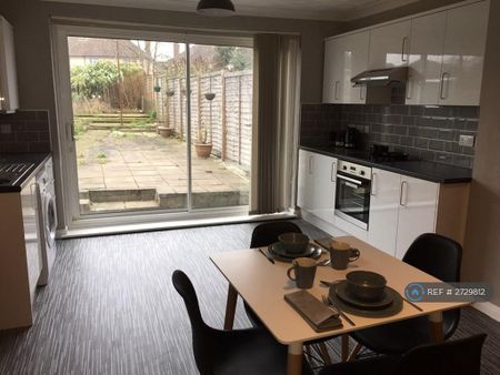 1 bedroom in a house share to rent - Photo 5