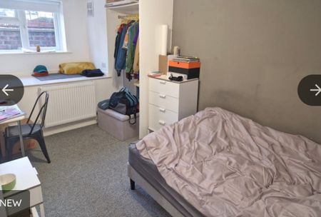 7 Bed - 120 Ash Road, Headingley, Leeds - LS6 3HB - Student - Photo 5