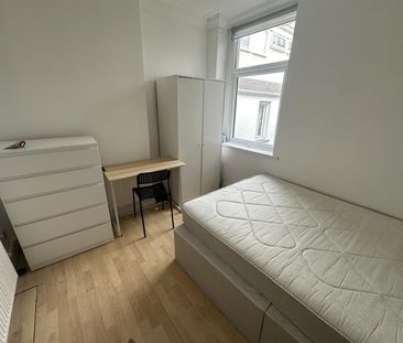 5 bedroom flat to rent - Photo 4