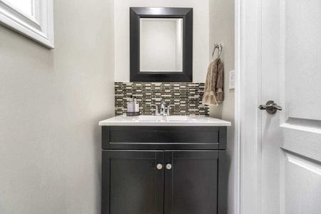 For Lease - 1200 Langley Circle, Oshawa, Ontario - Photo 5