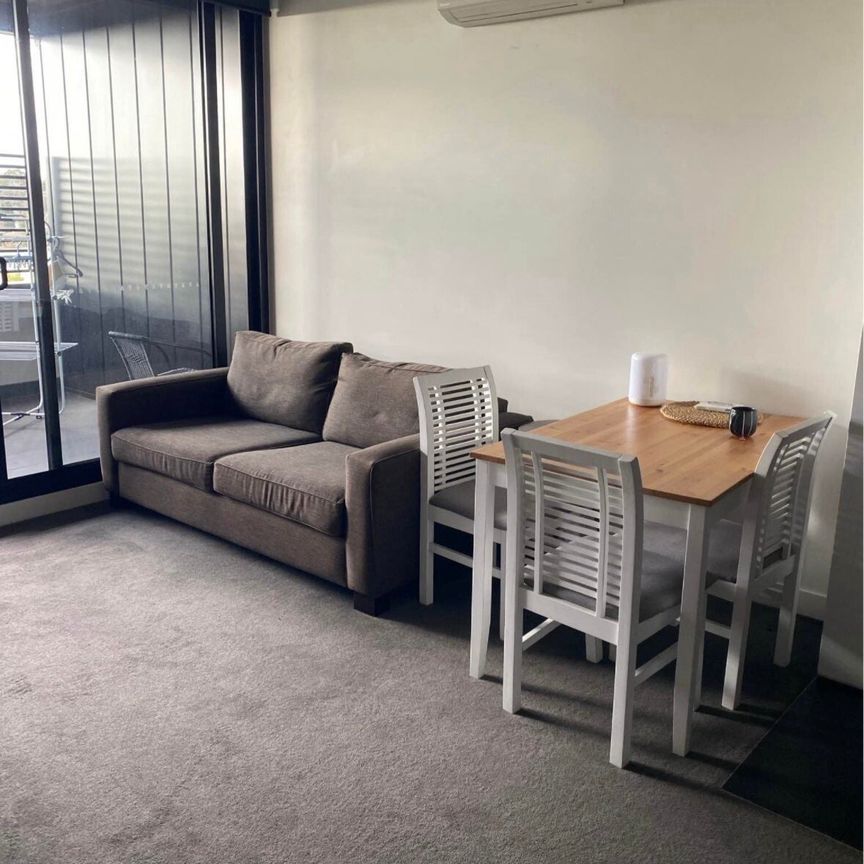 Hawthorn East - Photo 1