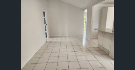 Broadbeach Waters Home With 3 beds 2 Baths Double Garage & Inground Pool - Photo 2