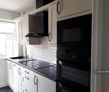 3 bedroom semi-detached house to rent - Photo 6