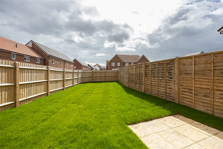 3 bedroom end of terrace house to rent - Photo 2