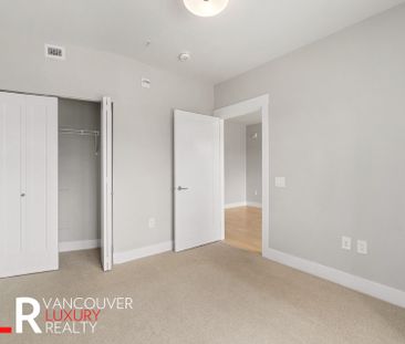 Condo in North Vancouver, BC - Photo 4
