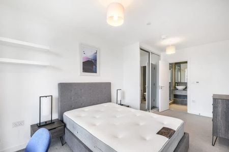 Forrester Way London E15 - Photo 5