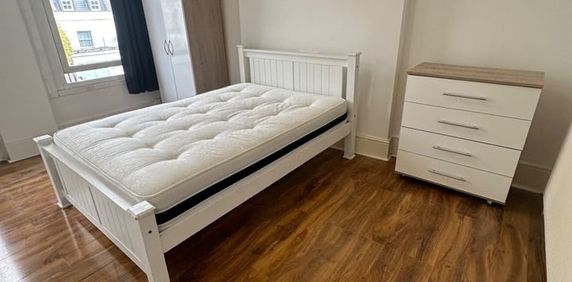 2 Bed Flat, Lewisham Way, SE14 - Photo 2