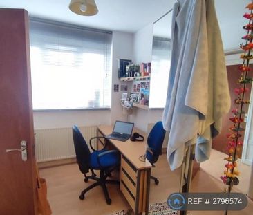 6 bedroom semi-detached house to rent - Photo 2