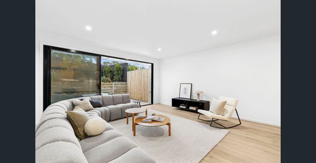 Stunning, Spacious Brand New Town Residence with Park Views - River Precinct - Photo 1