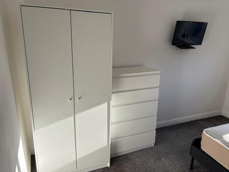 1 bedroom in a house share to rent - Photo 4