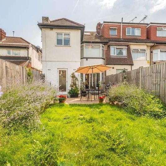 Hall Road, Isleworth, TW7 - Photo 1