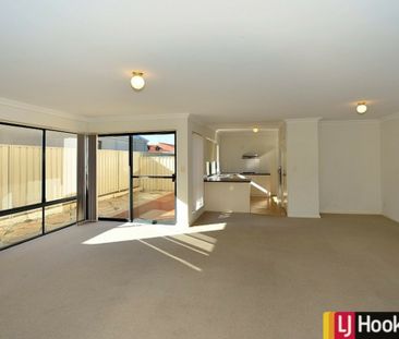 Well-Positioned 4x2 Home Close to Foreshore & Amenities - Photo 1