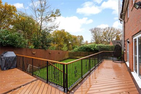 4 bedroom detached house to rent - Photo 2