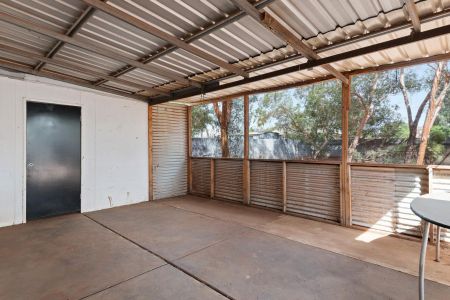 Neat & Tidy 2-Bedroom Home on a Spacious Block! - Photo 5