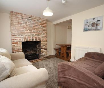4 bedroom terraced house to rent - Photo 1