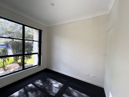 Camelot Estate - 4 Bedroom + Study - Photo 3