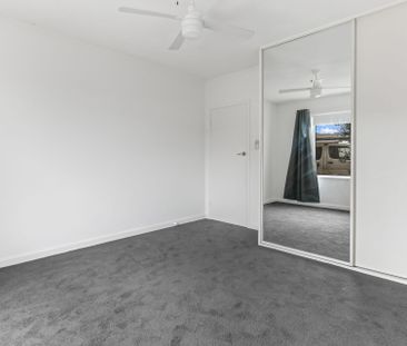 Low-Maintenance Impressive Unit in a Prime City-Fringe Spot! - Photo 2