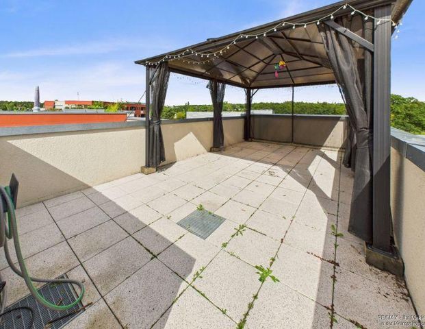 Große komfort Wohnung mit EBK und eigener ca. 25m² großer Dachterrasse - Photo 1