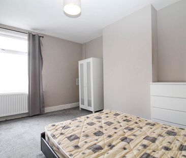 4 bedroom terraced house to rent - Photo 4