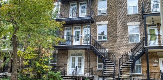 Spacious And Bright 5-plex In Villeray. - Photo 2