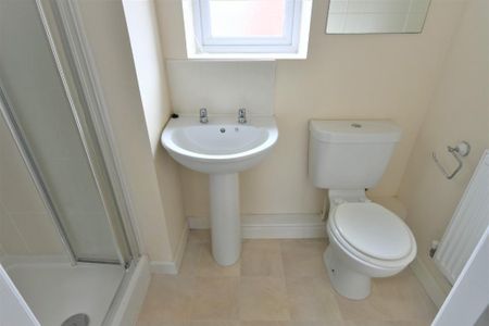 3 bedroom semi-detached house to rent - Photo 2