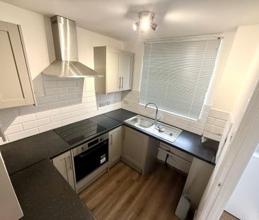 2 bedroom townhouse to rent - Photo 4