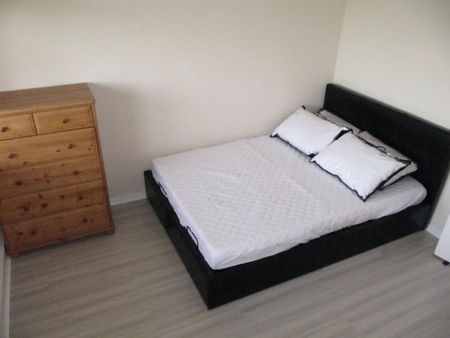 3 Bed Flat, Balham, SW12 - Photo 2