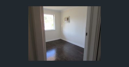 BIG FAMILY ROOM....... MASSIVE GAMES ROOM TOO - Photo 2