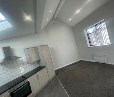 2 Bed Flat, Cross Lane, LS12 - Photo 3