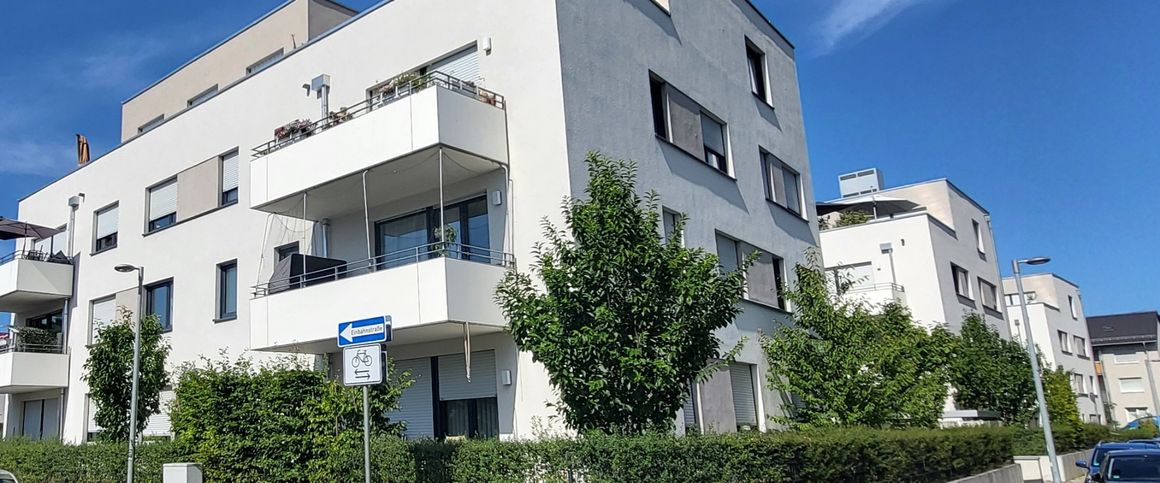 moderne 2 Zimmer Wohnung mit Balkon und Aufzug, incl. Tiefgaragenstellplatz - Photo 1