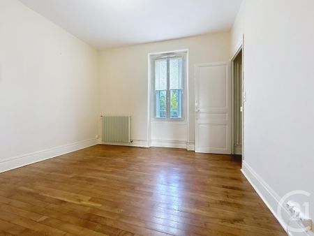 Location Appartement 2 pièces 47m² LA CHAPELLE ST LUC 10600 - Photo 5